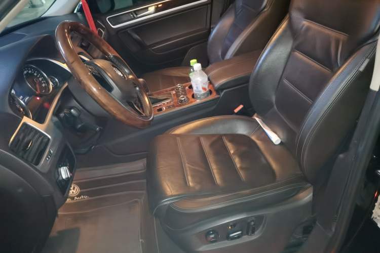 Used Volkswagen Touareg 2011 3.0 TSI Comfort Version Left Front Seat
