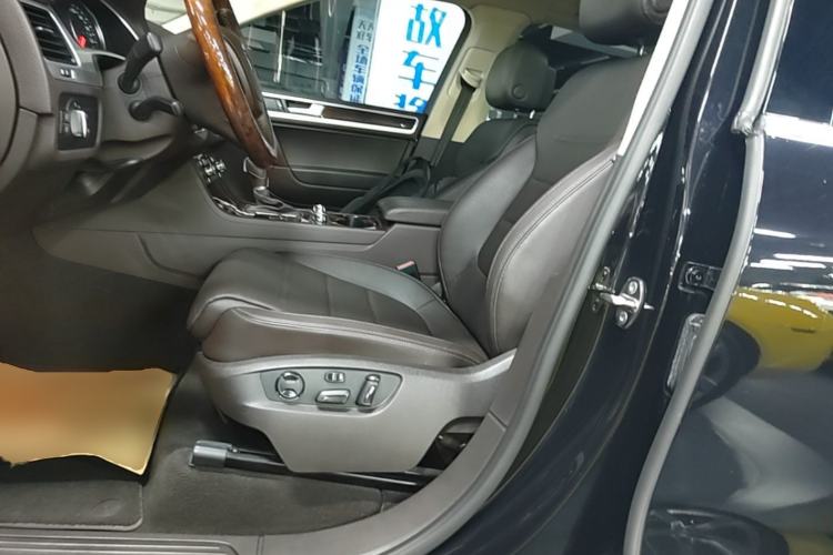 Used Volkswagen Touareg 2011 3.0 TSI Comfort Version Left Front Seat