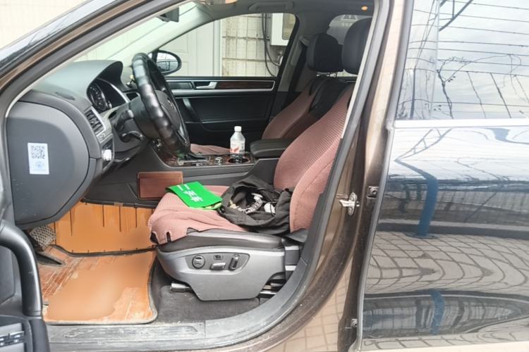 Used Volkswagen Touareg 2011 3.0 TSI Standard Version Left Front Seat