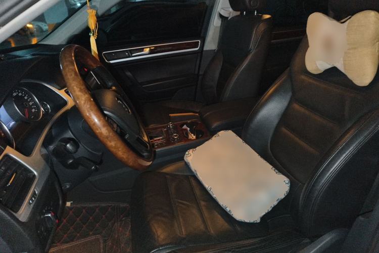 Used Volkswagen Touareg 2011 3.0 TSI High-End Version Left Front Seat