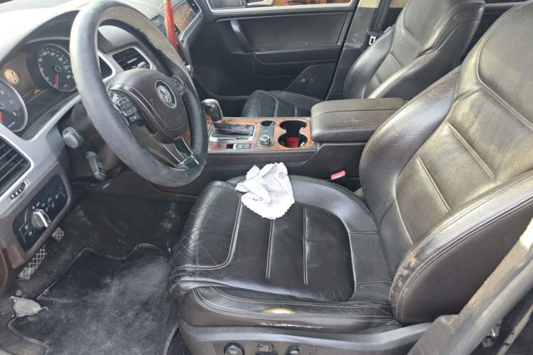 Used Volkswagen Touareg 2011 3.0 TSI Standard Version Left Front Seat