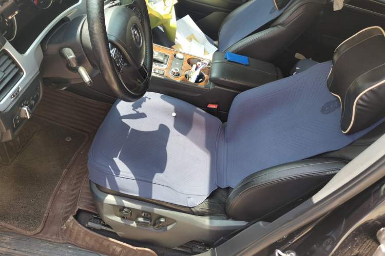 Used Volkswagen Touareg 2011 3.0 TSI Standard Version Left Front Seat