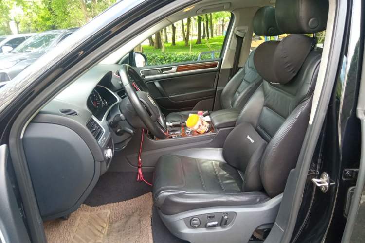 Used Volkswagen Touareg 2011 3.0 TSI Standard Version Left Front Seat