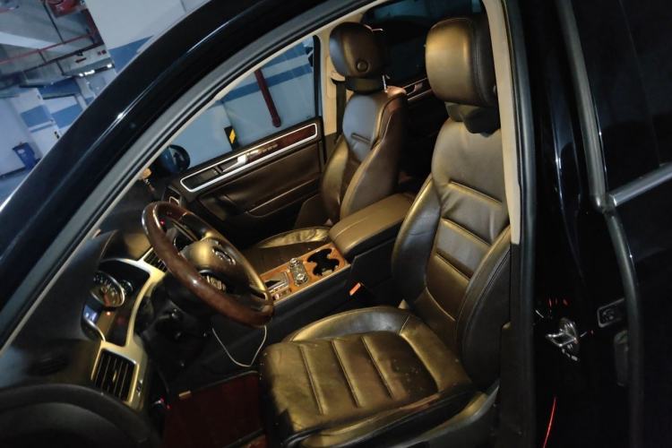 Used Volkswagen Touareg 2011 3.0 TSI Luxury Edition Left Front Seat