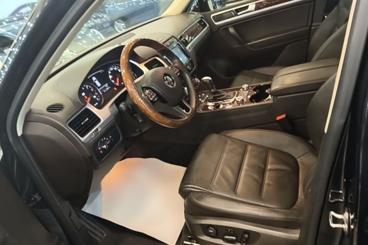 Used Volkswagen Touareg 2011 3.0 TSI Comfort Version Left Front Seat
