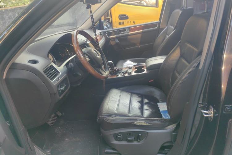 Used Volkswagen Touareg 2011 3.0 TSI Comfort Version Left Front Seat