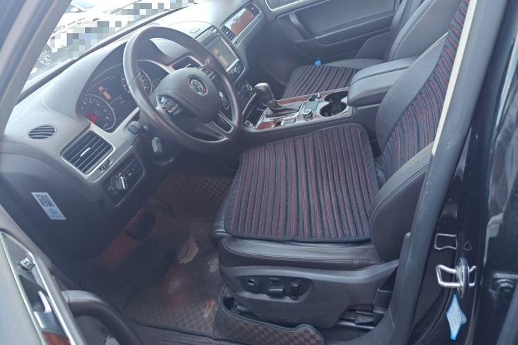 Used Volkswagen Touareg 2011 3.0 TSI Standard Version Left Front Seat