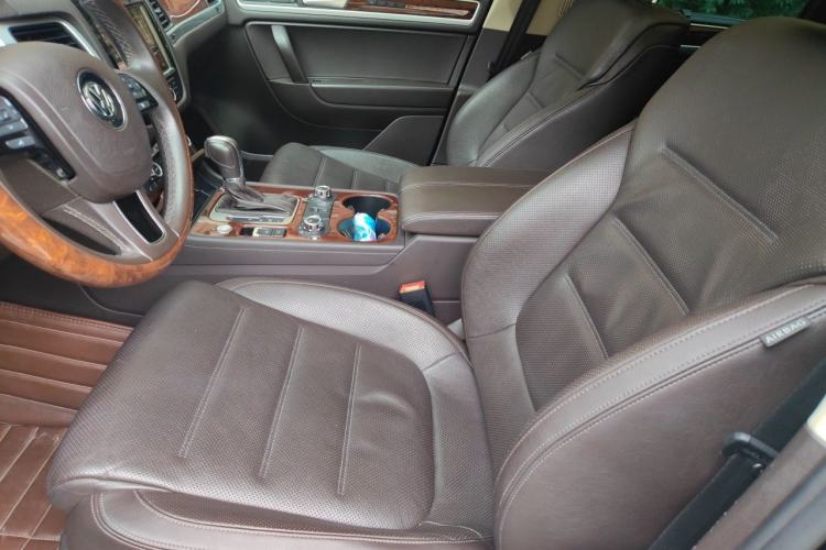 Used Volkswagen Touareg 2011 3.0 TSI Luxury Edition Left Front Seat