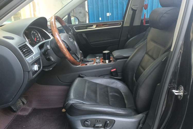 Used Volkswagen Touareg 2011 3.0 TSI Comfort Version Left Front Seat