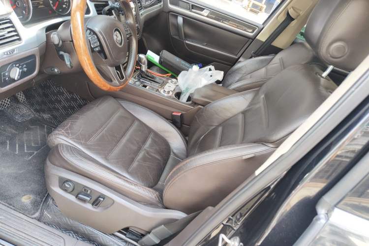 Used Volkswagen Touareg 2011 3.0 TSI High-End Version Left Front Seat