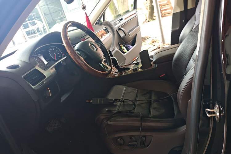 Used Volkswagen Touareg 2011 3.0 TSI High-End Version Left Front Seat