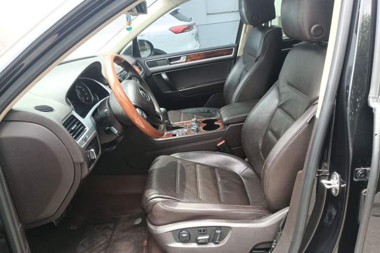 Used Volkswagen Touareg 2011 3.0 TSI Comfort Version Left Front Seat