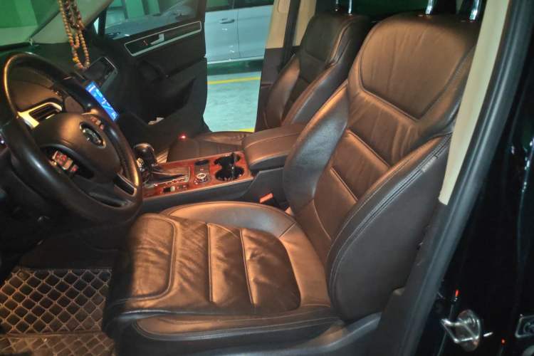 Used Volkswagen Touareg 2011 3.0 TSI Comfort Version Left Front Seat