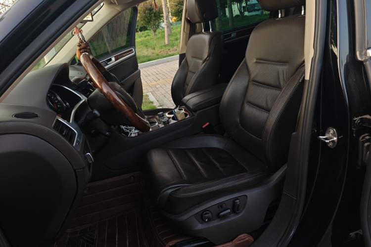 Used Volkswagen Touareg 2011 3.0 TSI Luxury Edition Left Front Seat