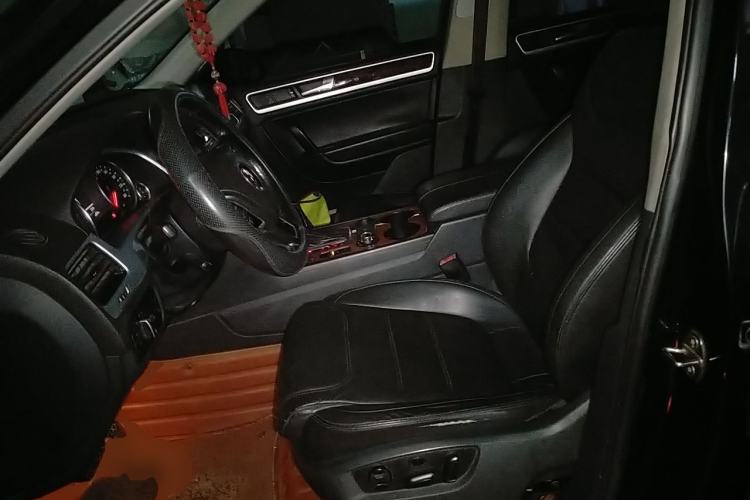 Used Volkswagen Touareg 2011 3.0 TSI Standard Version Left Front Seat