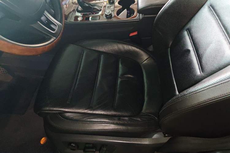Used Volkswagen Touareg 2011 3.0 TSI High-End Version Left Front Seat