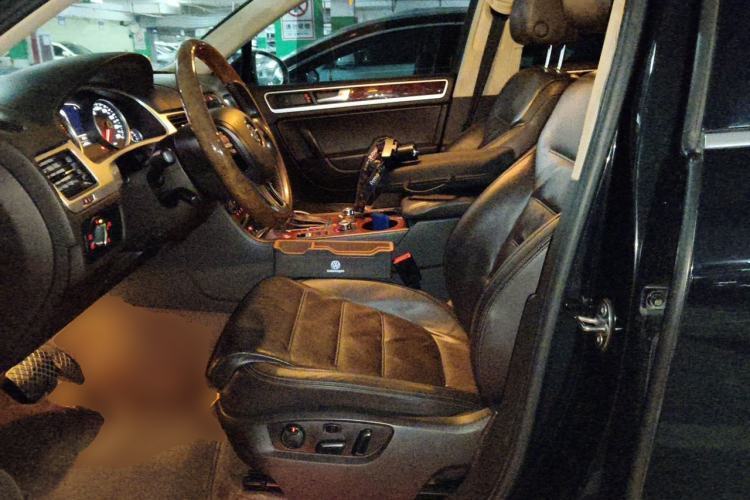 Used Volkswagen Touareg 2011 3.0 TSI Luxury Edition Left Front Seat