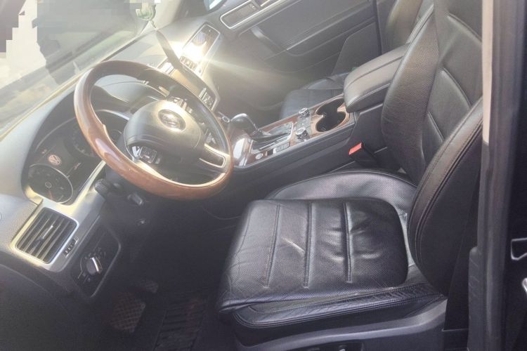 Used Volkswagen Touareg 2011 3.0 TSI High-End Version Left Front Seat