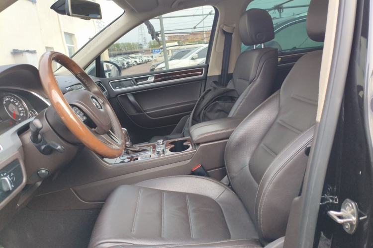 Used Volkswagen Touareg 2011 3.0 TSI High-End Version Left Front Seat