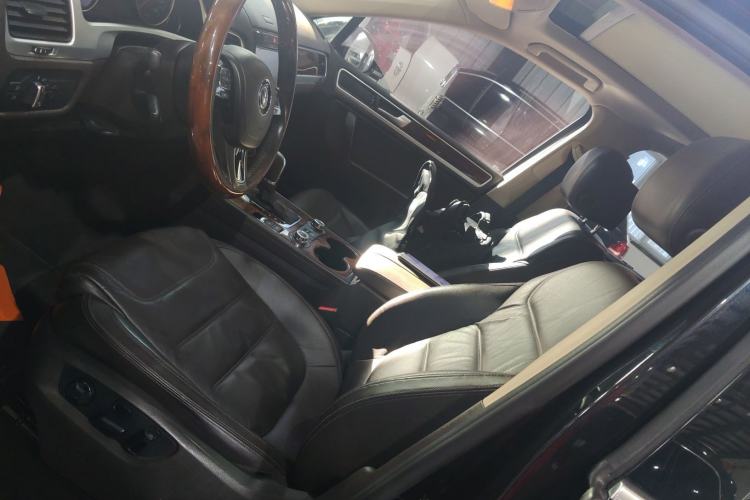 Used Volkswagen Touareg 2011 3.0 TSI Comfort Version Left Front Seat