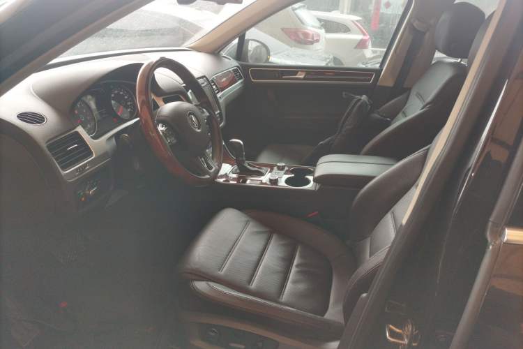 Used Volkswagen Touareg 2011 3.0 TSI Comfort Version Left Front Seat