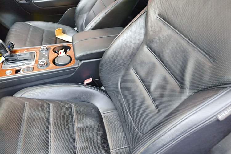 Used Volkswagen Touareg 2011 3.0 TSI High-End Version Left Front Seat