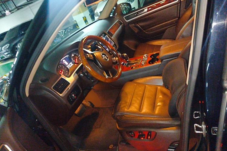 Used Volkswagen Touareg 2011 3.0 TSI Comfort Version Left Front Seat