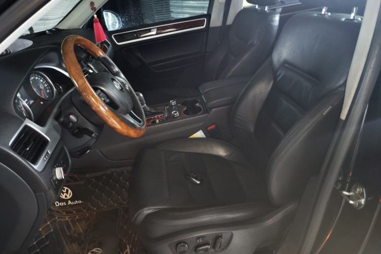 Used Volkswagen Touareg 2011 3.0 TDI Diesel Comfort Version Left Front Seat
