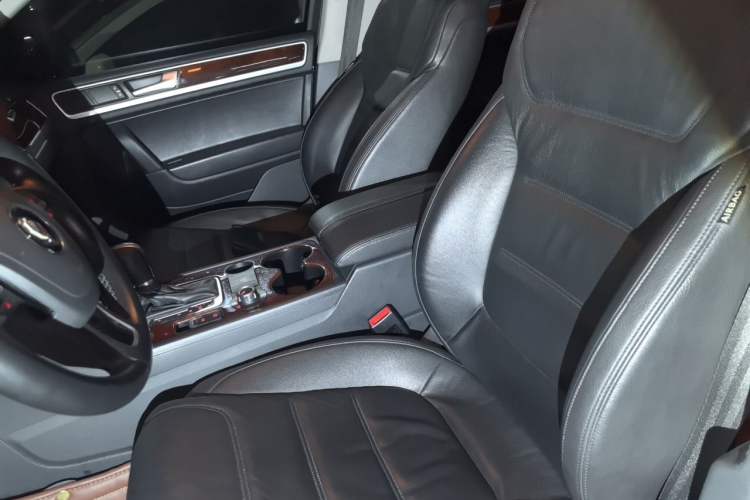 Used Volkswagen Touareg 2011 3.0 TSI Standard Version Left Front Seat