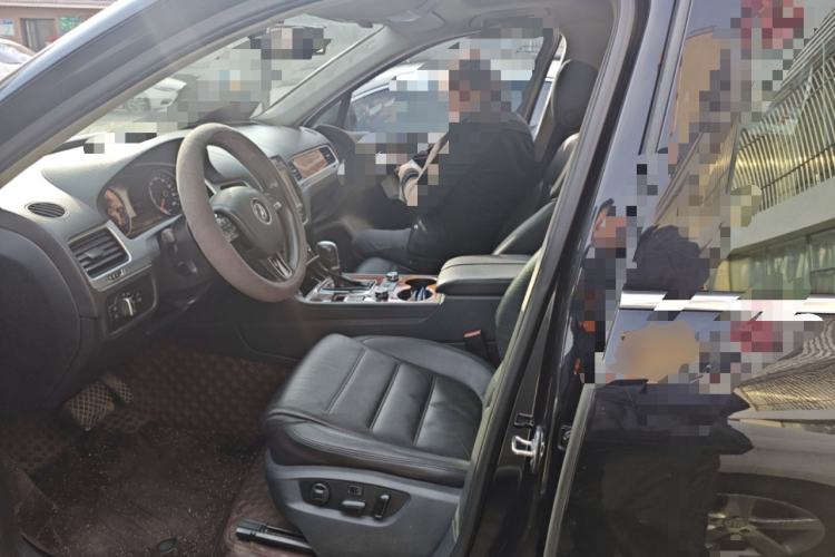 Used Volkswagen Touareg 2011 3.0 TSI Comfort Version Left Front Seat