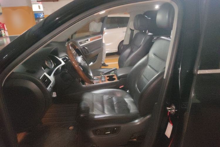 Used Volkswagen Touareg 2011 3.0 TSI High-End Version Left Front Seat