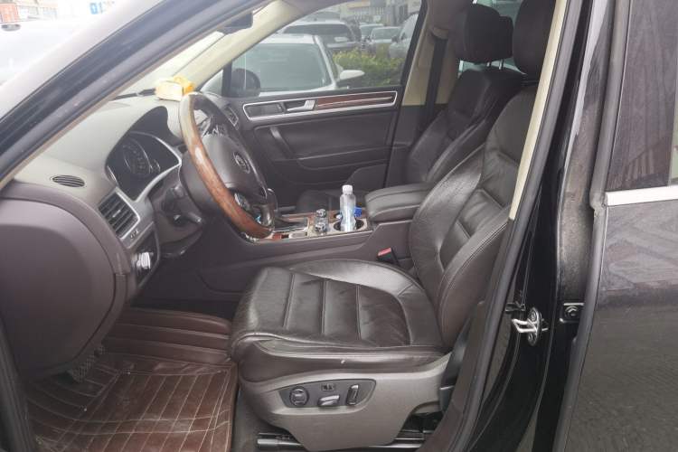 Used Volkswagen Touareg 2011 3.0 TSI Comfort Version Left Front Seat
