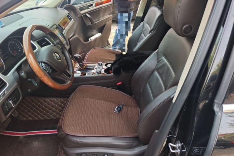 Used Volkswagen Touareg 2011 3.0 TSI Hybrid Left Front Seat