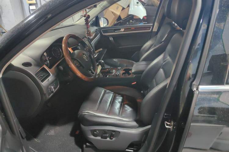 Used Volkswagen Touareg 2011 3.0 TSI Comfort Version Left Front Seat