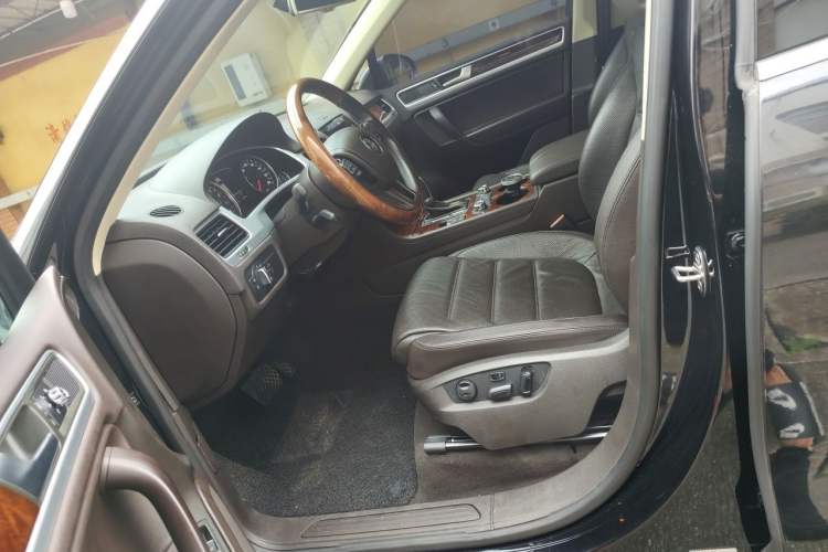 Used Volkswagen Touareg 2011 3.0 TSI Comfort Version Left Front Seat