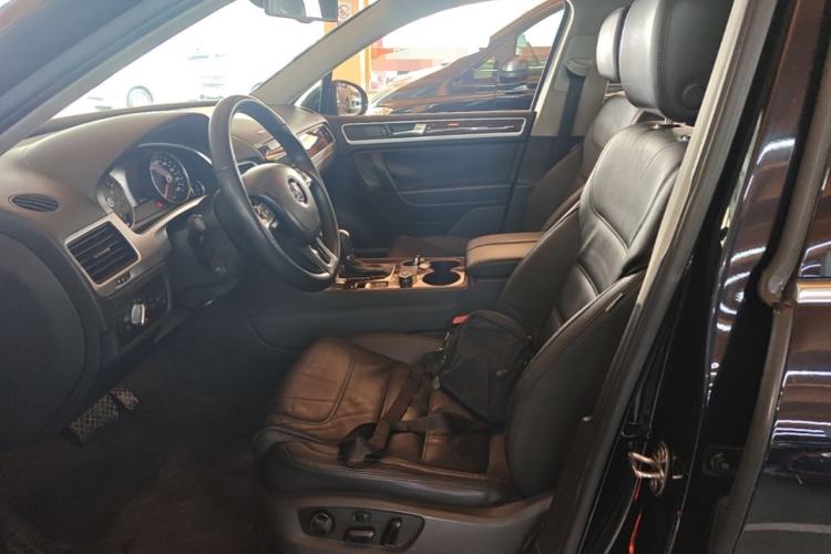 Used Volkswagen Touareg 2011 3.0 TSI Standard Version Left Front Seat