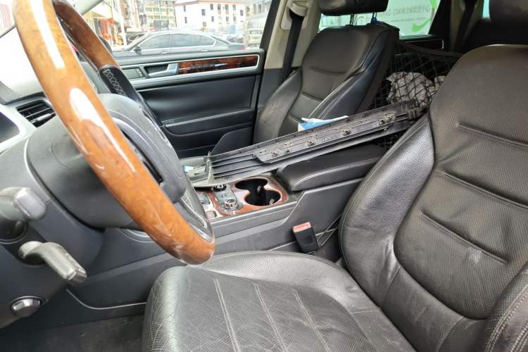 Used Volkswagen Touareg 2011 3.0 TSI High-End Version Left Front Seat