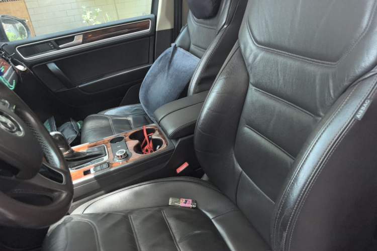 Used Volkswagen Touareg 2011 3.0 TSI Standard Version Left Front Seat