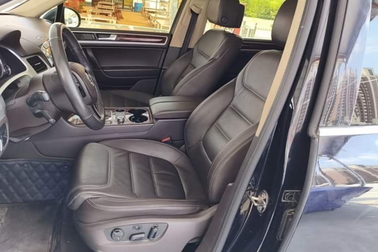 Used Volkswagen Touareg 2011 3.0 TSI Standard Version Left Front Seat