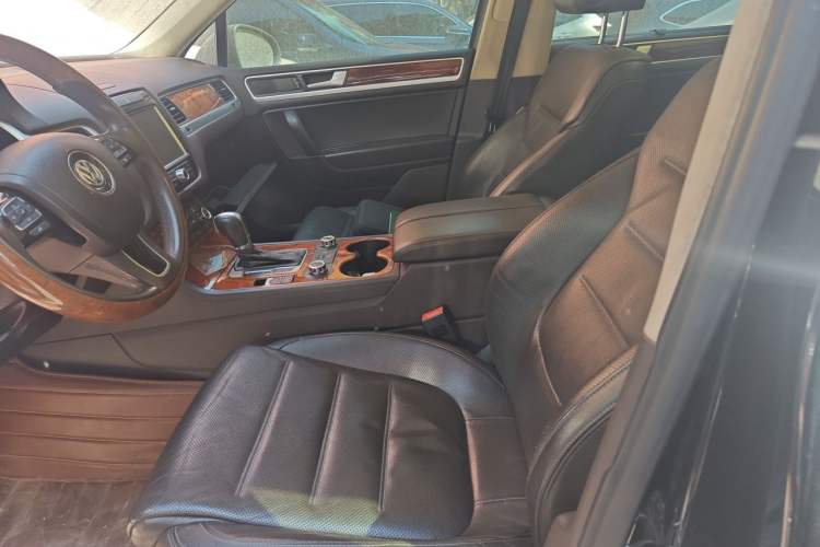 Used Volkswagen Touareg 2011 3.0 TSI Comfort Version Left Front Seat