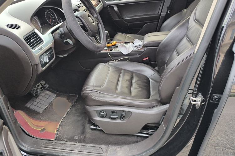Used Volkswagen Touareg 2011 3.0 TSI Standard Version Left Front Seat
