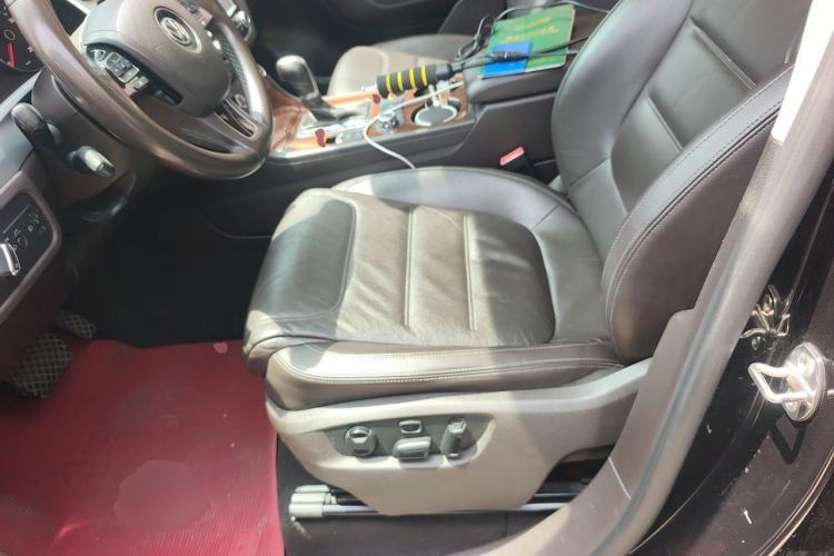 Used Volkswagen Touareg 2011 3.0 TSI Standard Version Left Front Seat