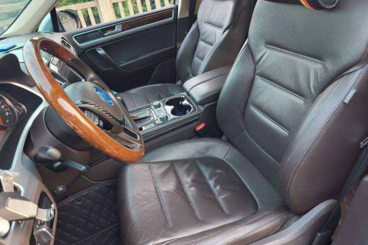 Used Volkswagen Touareg 2011 3.0 TSI High-End Version Left Front Seat