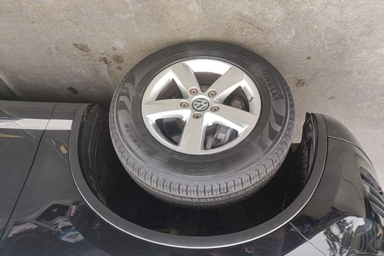 Used Volkswagen Touareg 2011 3.0 TSI Comfort Version Left Front Wheel Hub
