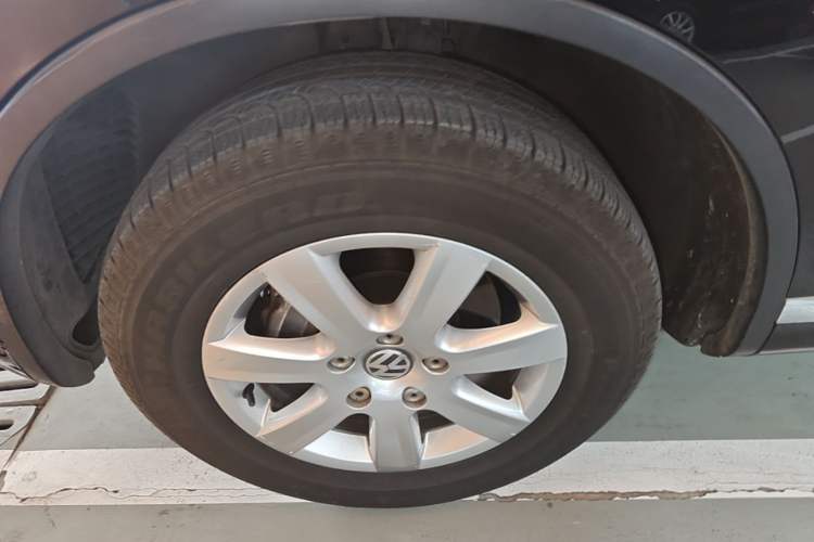 Used Volkswagen Touareg 2011 3.0 TSI Standard Version Left Front Wheel Hub
