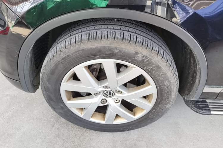 Used Volkswagen Touareg 2011 3.0 TSI Standard Version Left Front Wheel Hub