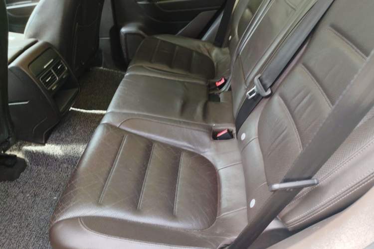 Used Volkswagen Touareg 2011 3.0 TSI Comfort Version Left Rear Seat