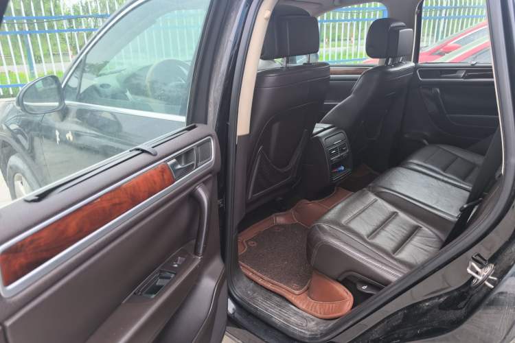 Used Volkswagen Touareg 2011 3.0 TSI Standard Version Left Rear Seat
