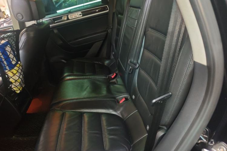 Used Volkswagen Touareg 2011 3.0 TSI High-End Version Left Rear Seat
