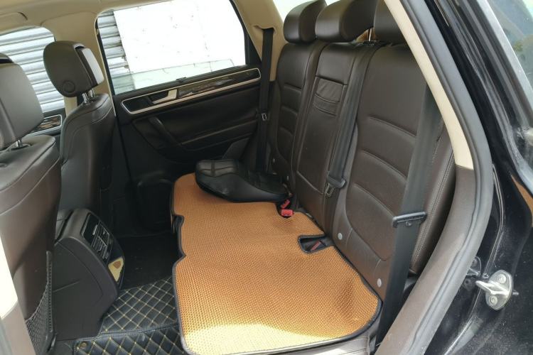 Used Volkswagen Touareg 2011 3.0 TSI Comfort Version Left Rear Seat